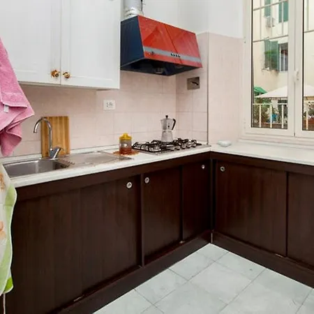 招待所 Friend House