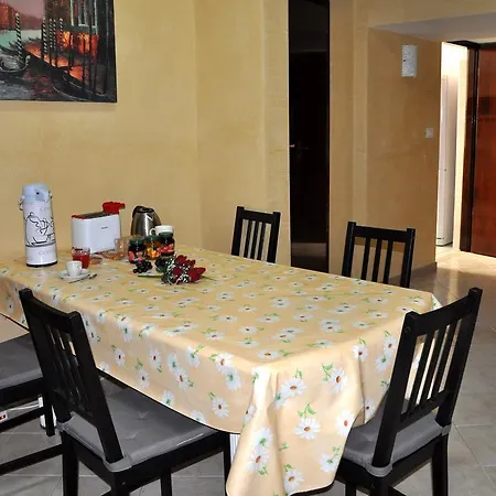 Friend House روما